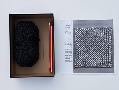 Black Marble Beginner Knit Kit, Easy Potholder Knit Kit, New Knitter Project, Starter Chunky Knit Idea, DIY Knitted Kitchen Accessory